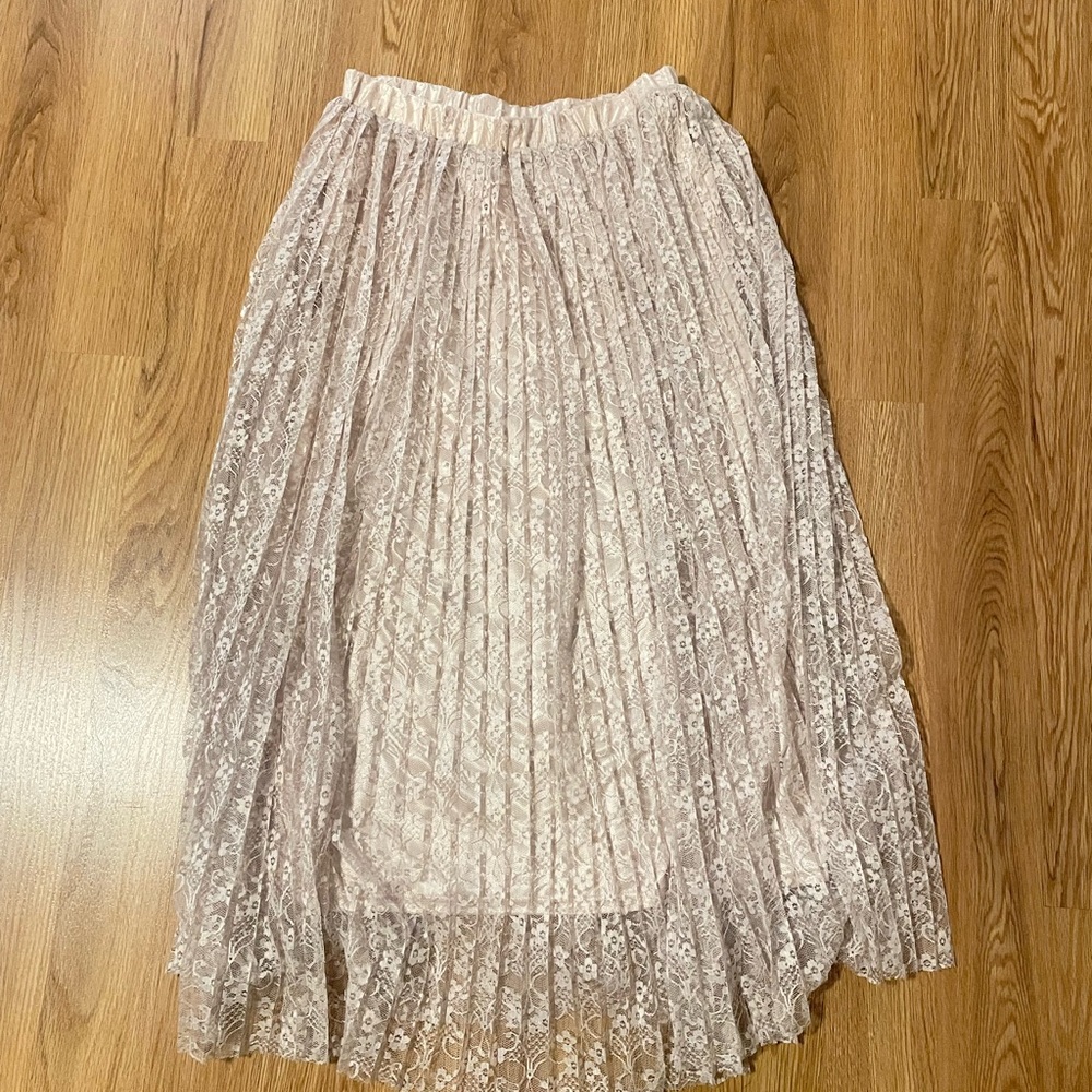 Earth(basic &ecology)(Made in Japan)Lace Pleated long Skirt in Blush - Picture 1 of 4